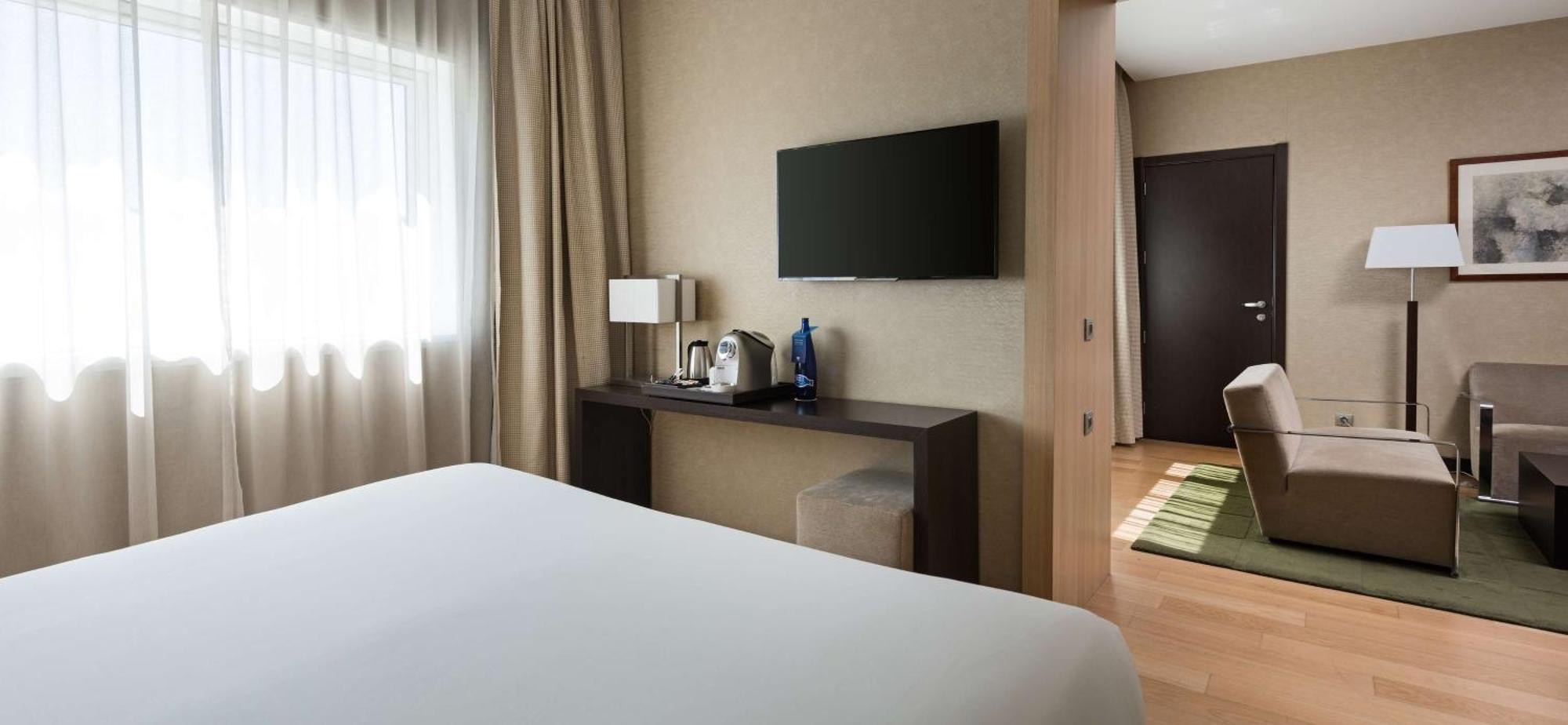 Nh Madrid Ribera Del Manzanares Hotel Екстериор снимка