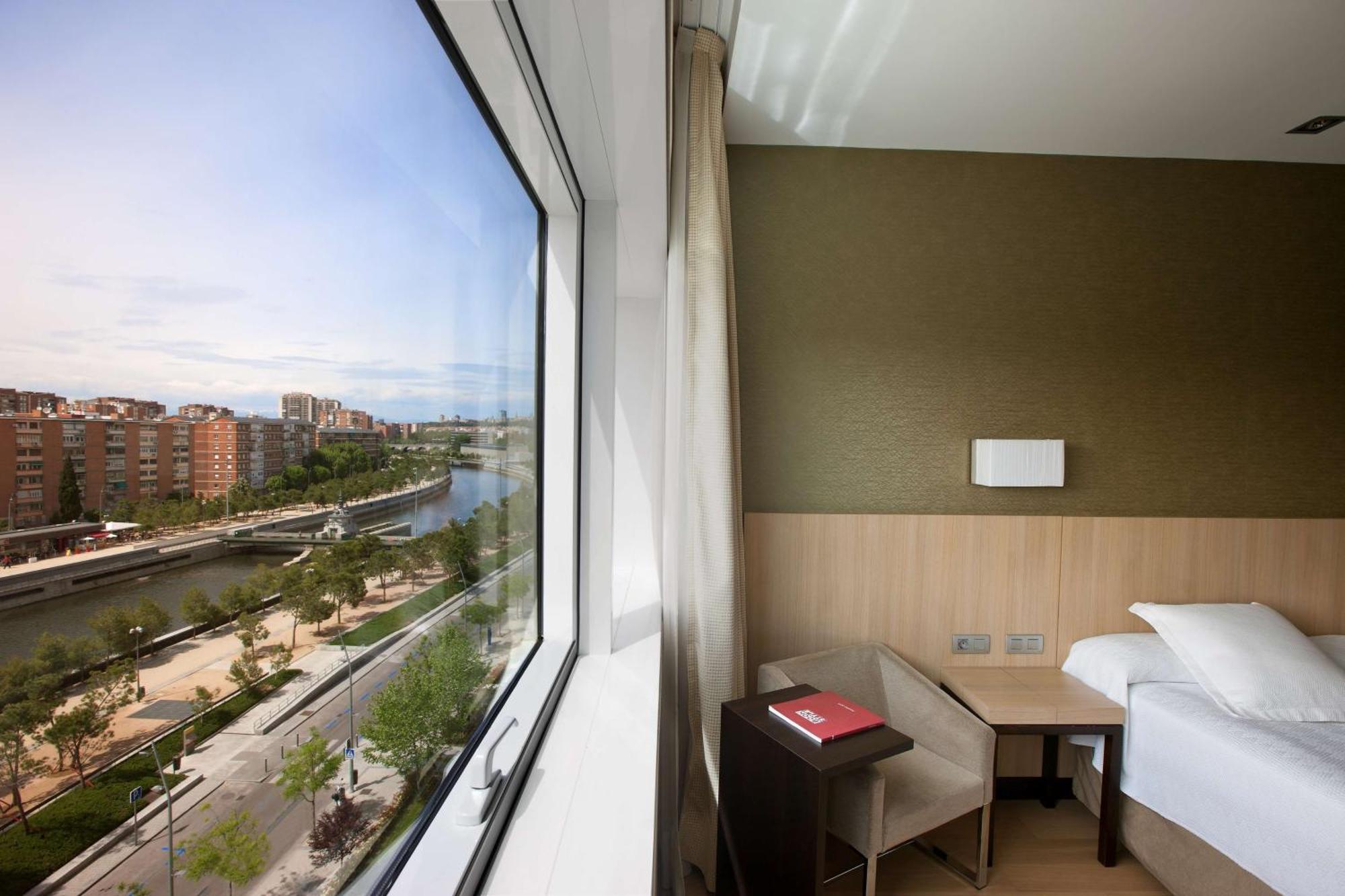 Nh Madrid Ribera Del Manzanares Hotel Екстериор снимка