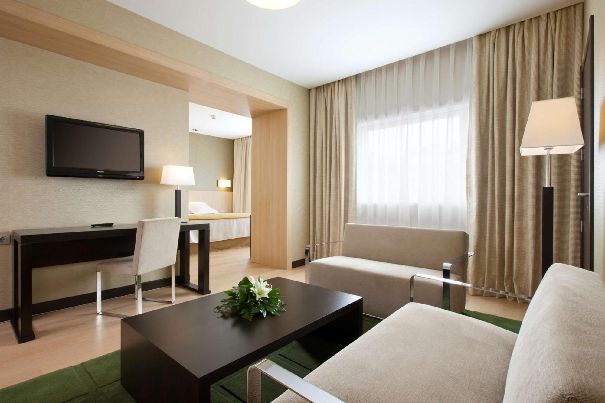Nh Madrid Ribera Del Manzanares Hotel Екстериор снимка