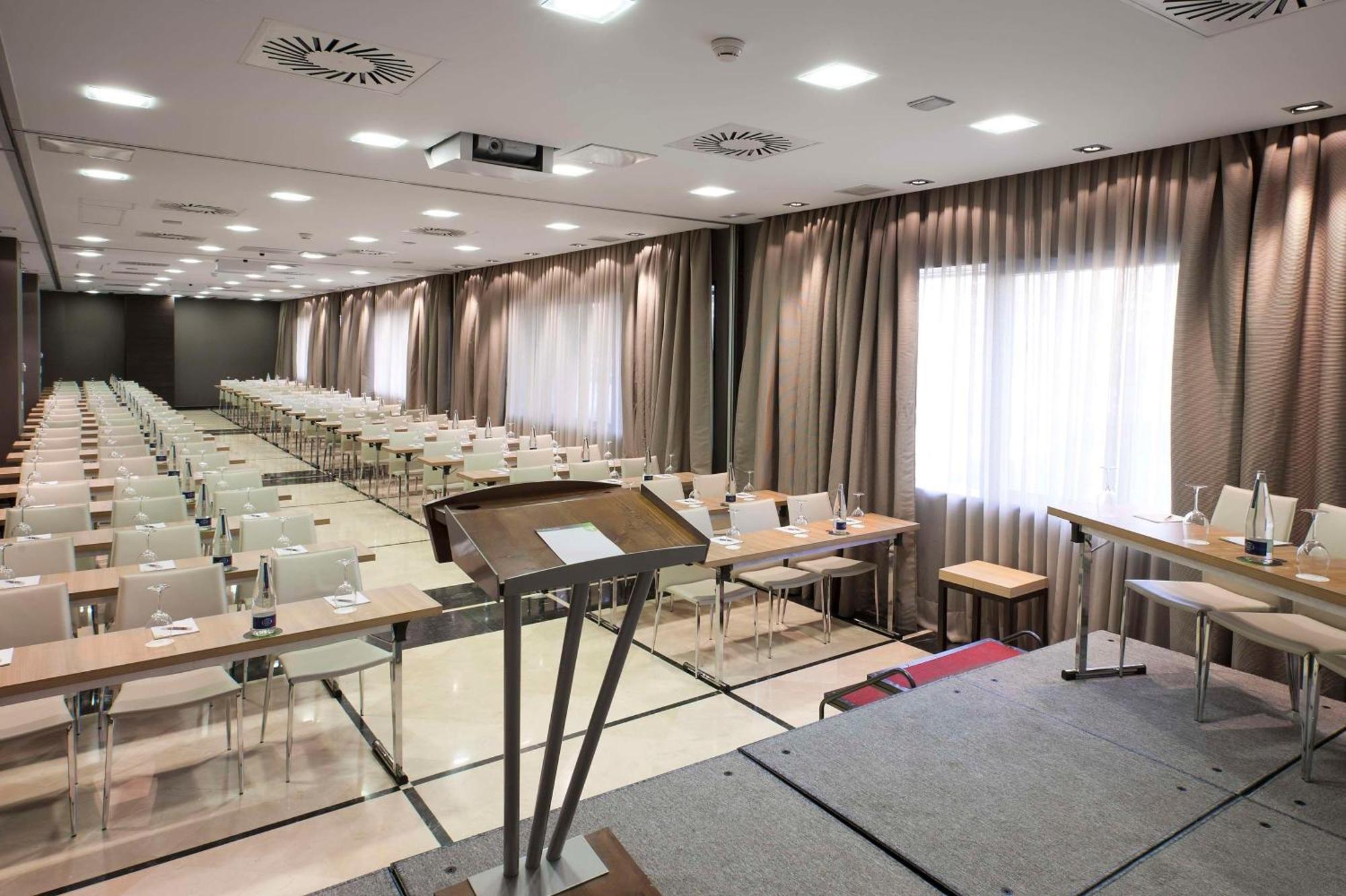 Nh Madrid Ribera Del Manzanares Hotel Екстериор снимка