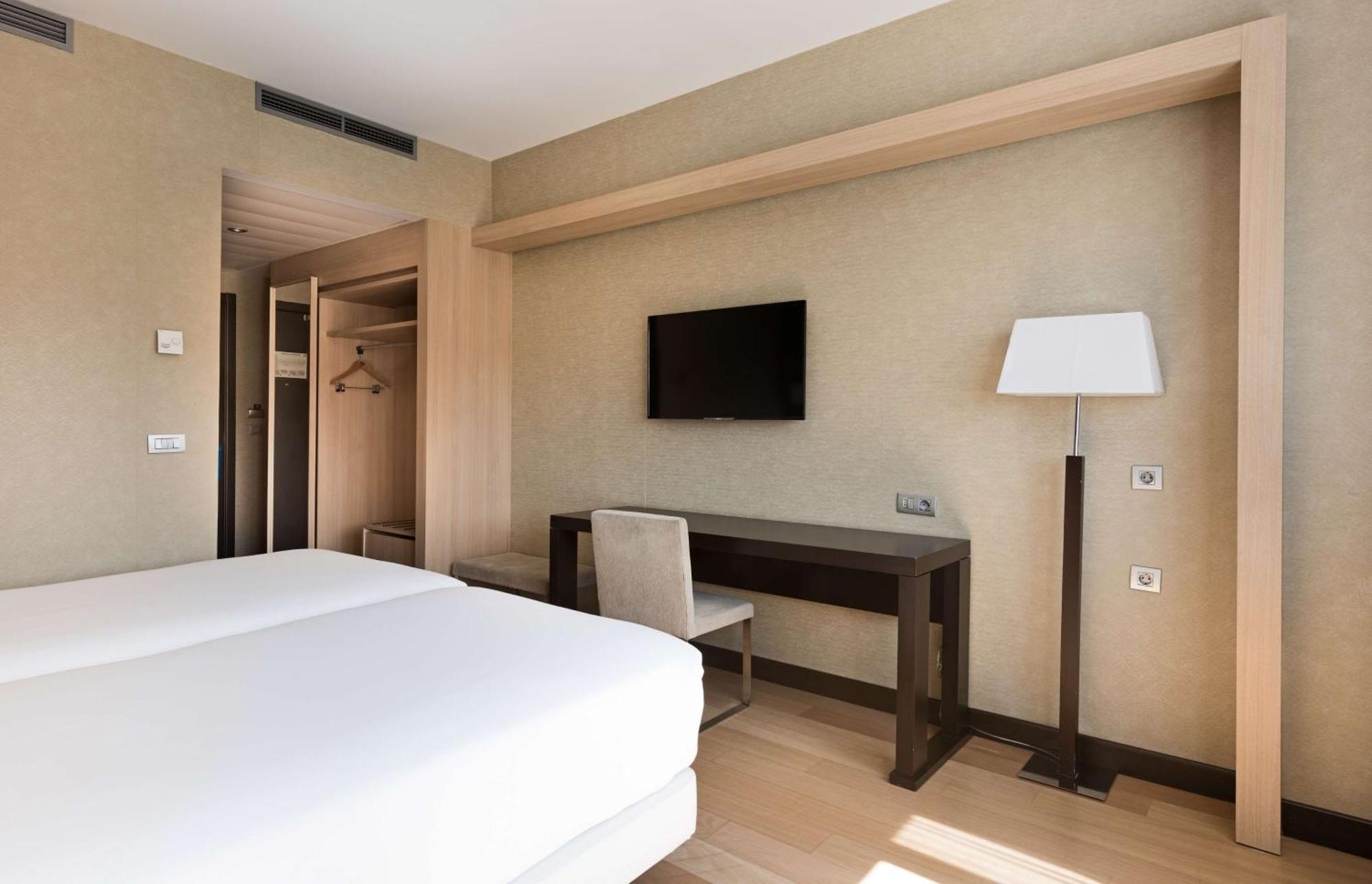Nh Madrid Ribera Del Manzanares Hotel Екстериор снимка