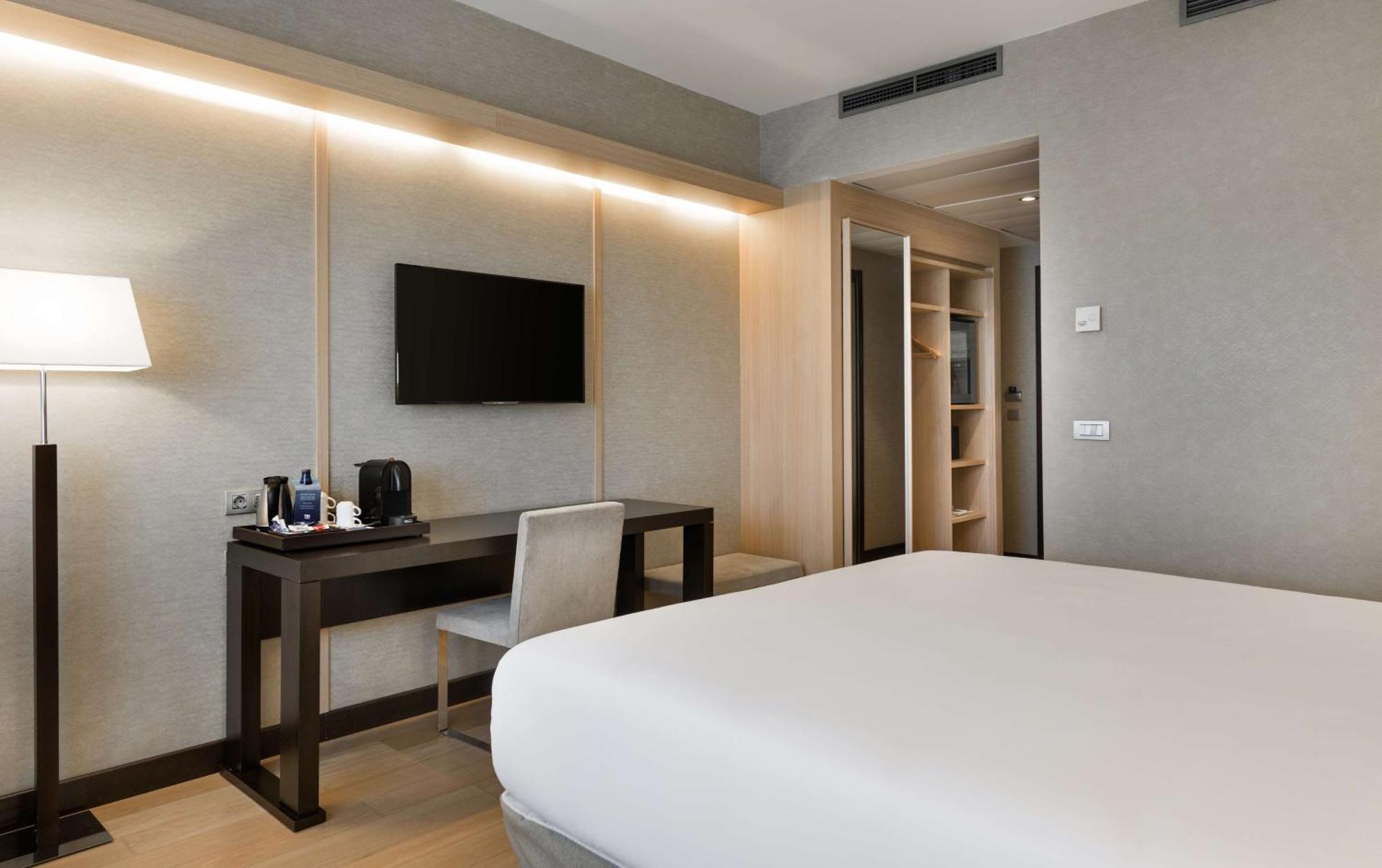 Nh Madrid Ribera Del Manzanares Hotel Екстериор снимка