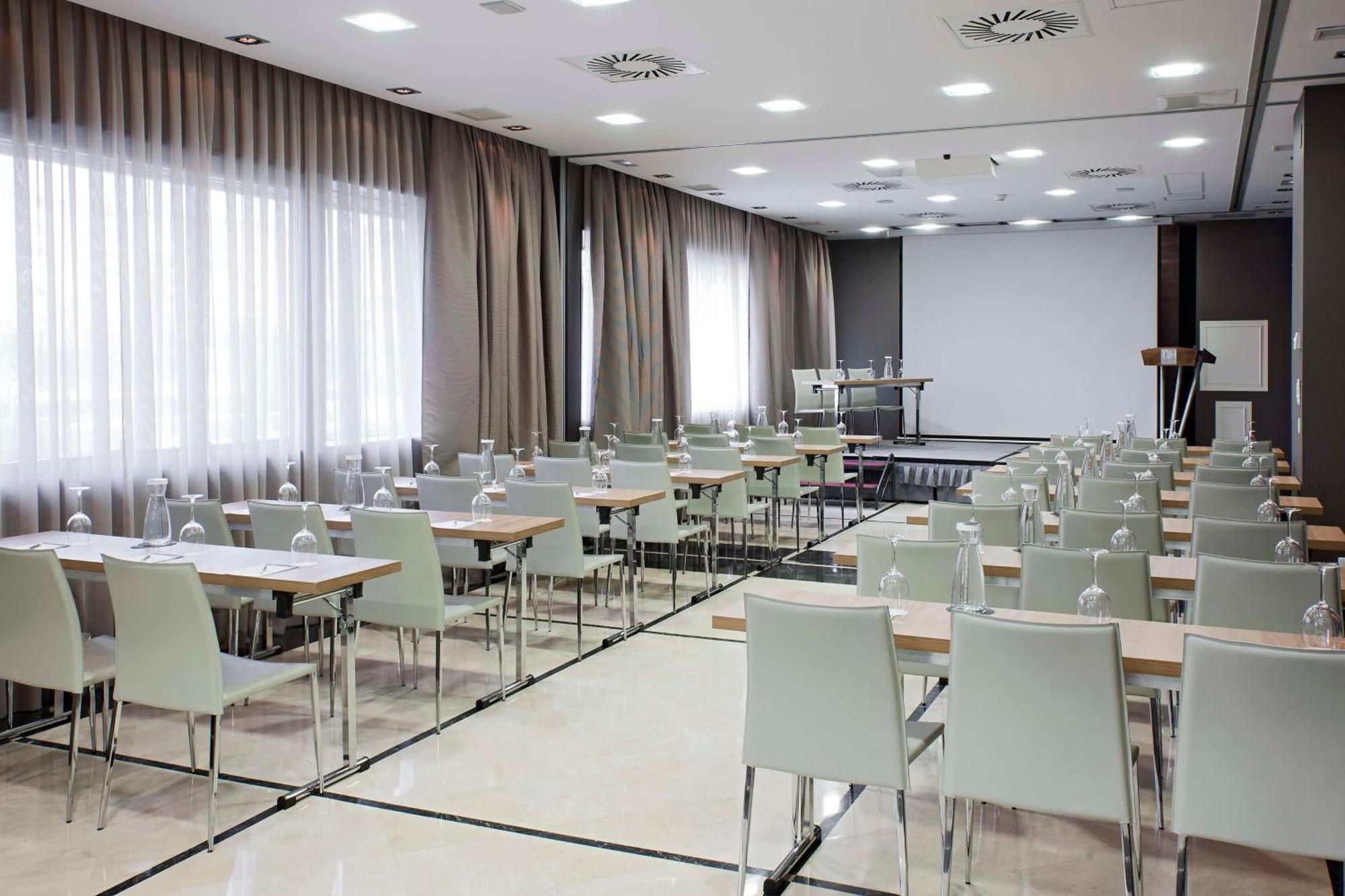 Nh Madrid Ribera Del Manzanares Hotel Екстериор снимка
