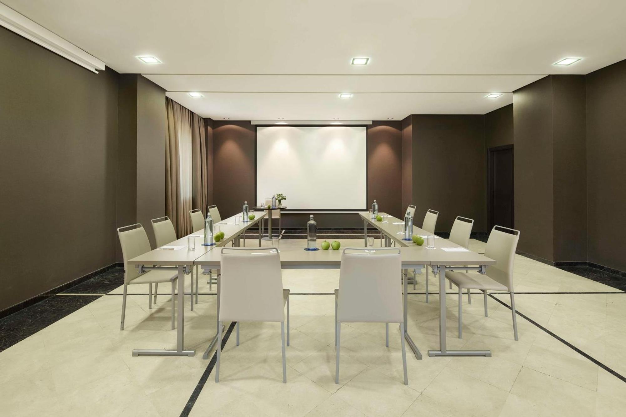 Nh Madrid Ribera Del Manzanares Hotel Екстериор снимка