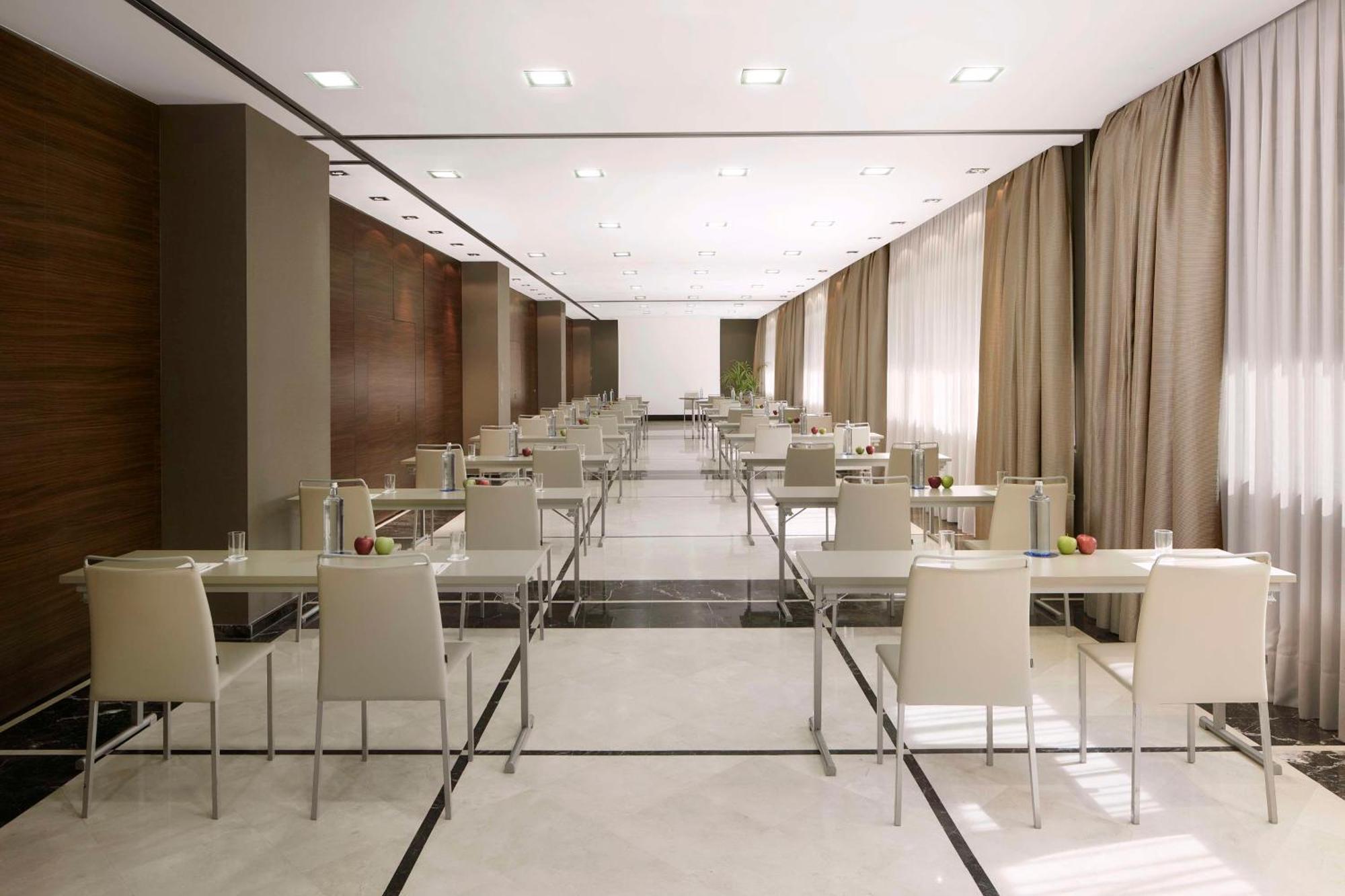 Nh Madrid Ribera Del Manzanares Hotel Екстериор снимка