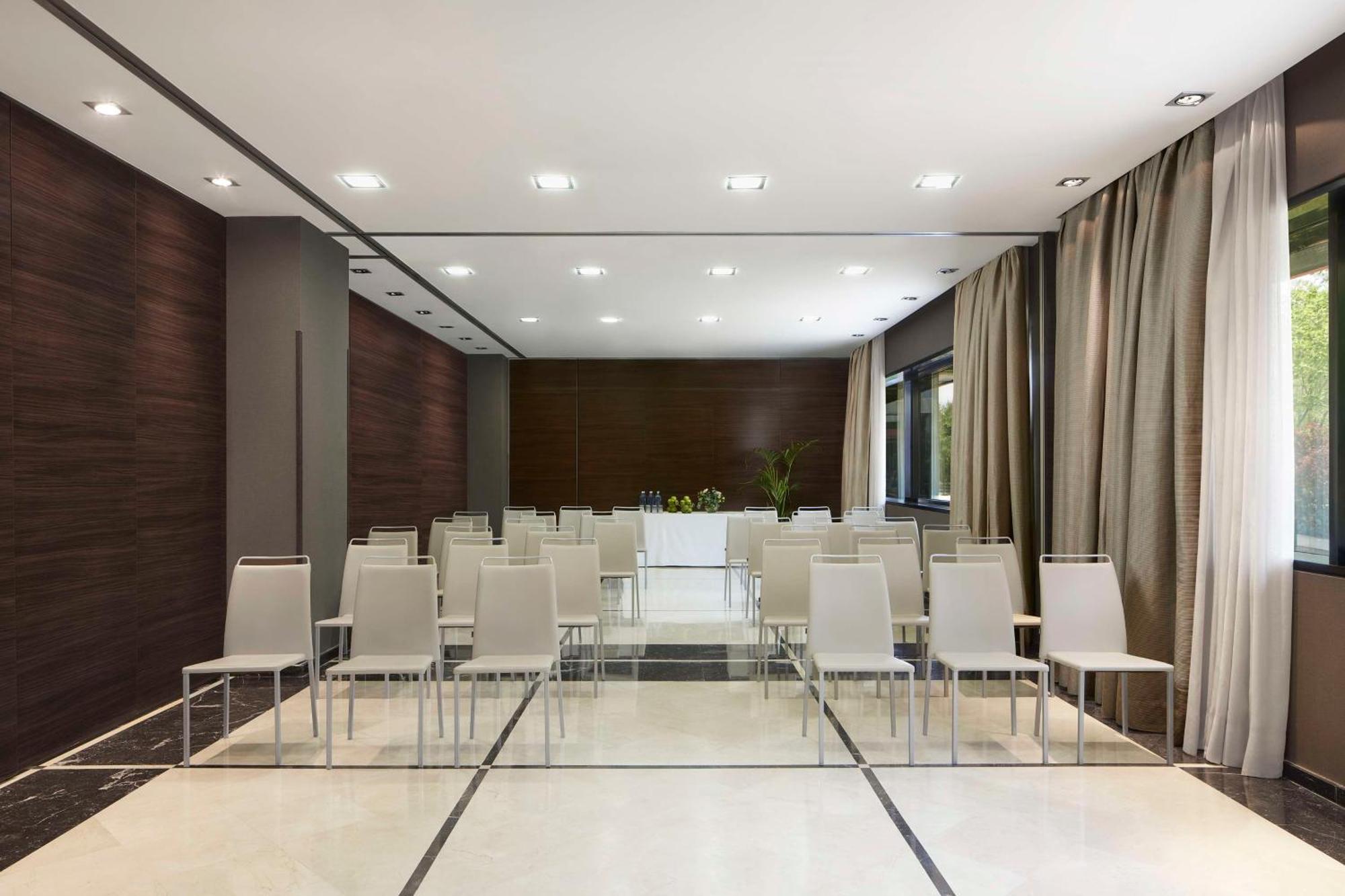Nh Madrid Ribera Del Manzanares Hotel Екстериор снимка