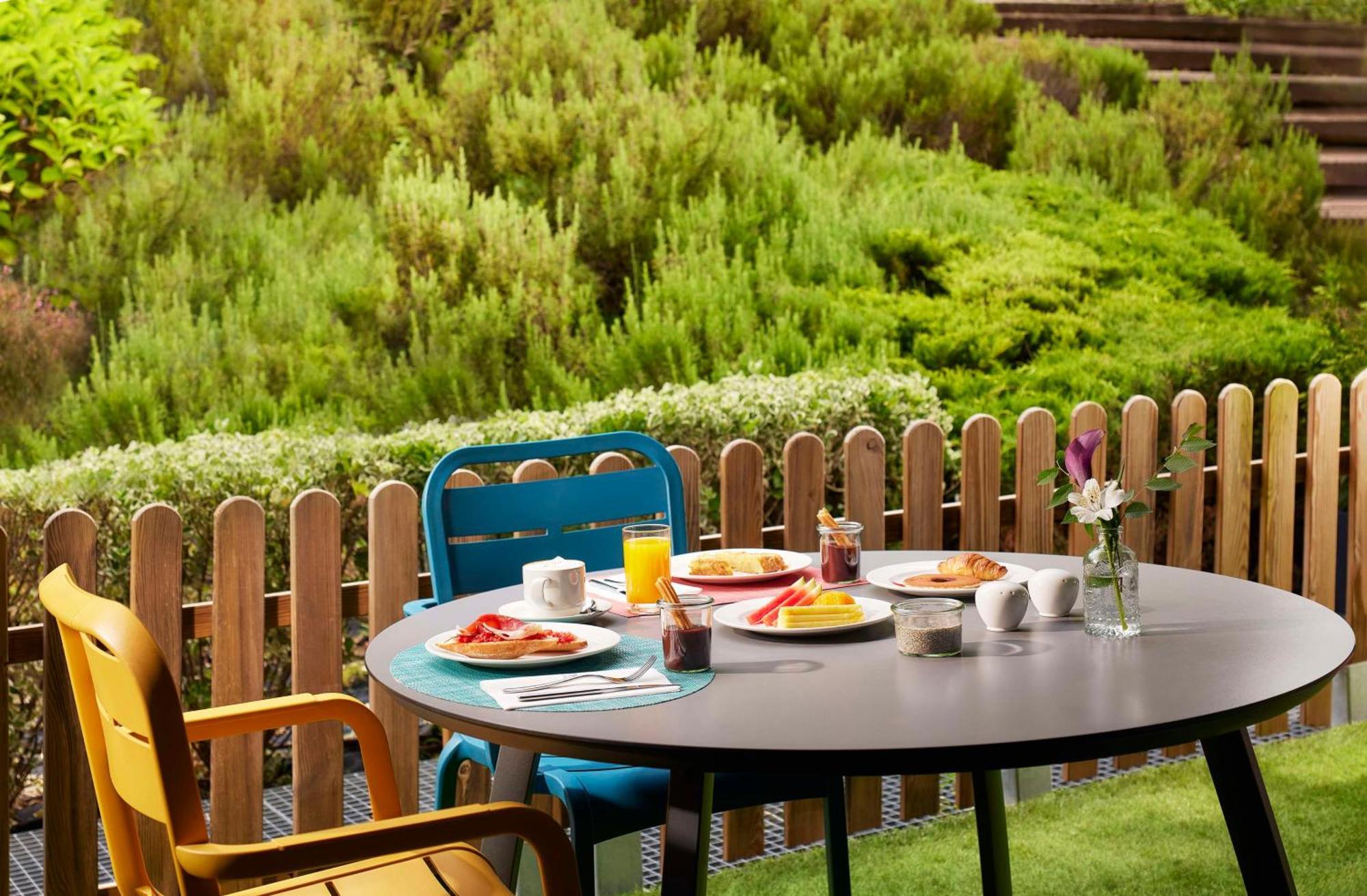 Nh Madrid Ribera Del Manzanares Hotel Екстериор снимка