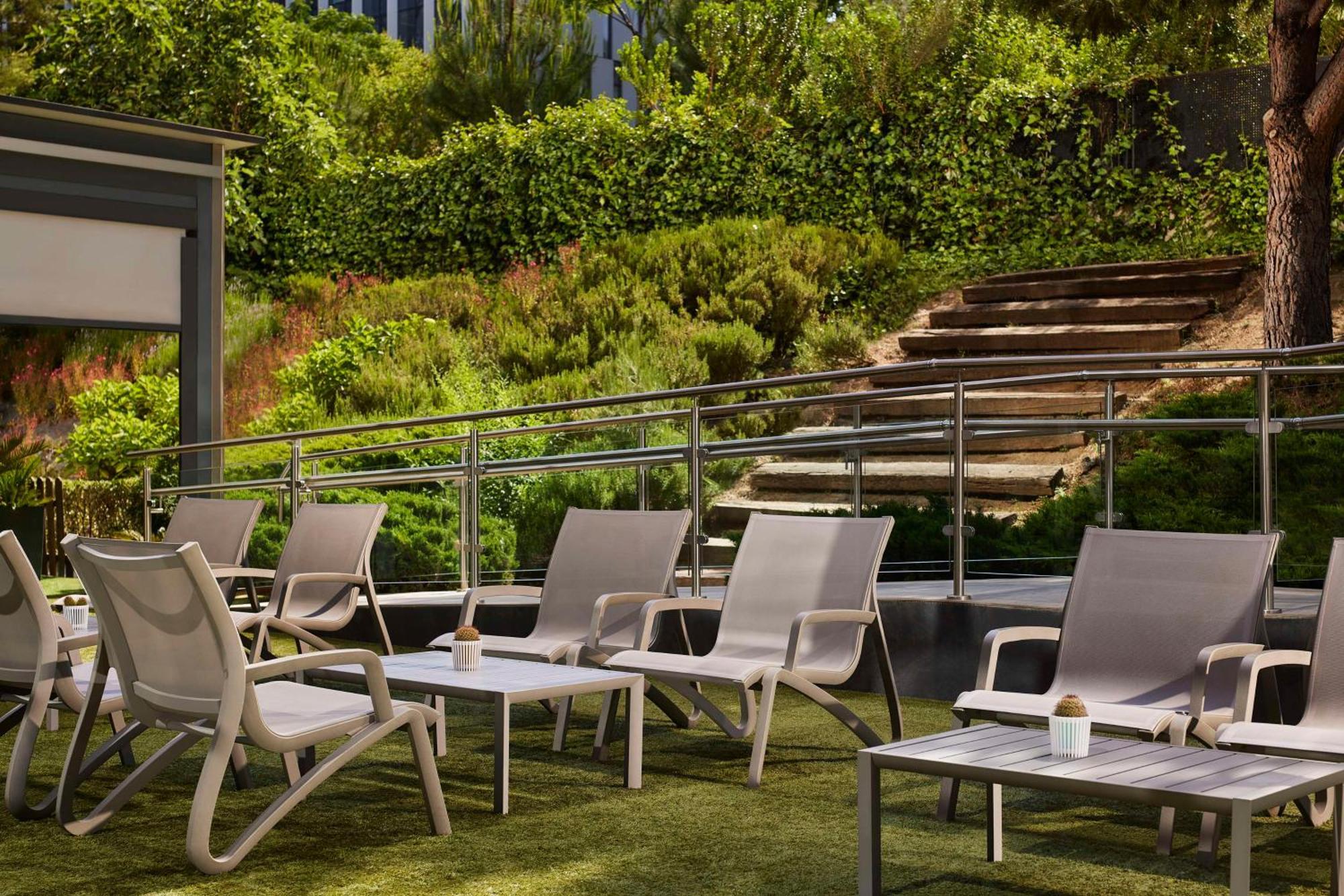 Nh Madrid Ribera Del Manzanares Hotel Екстериор снимка
