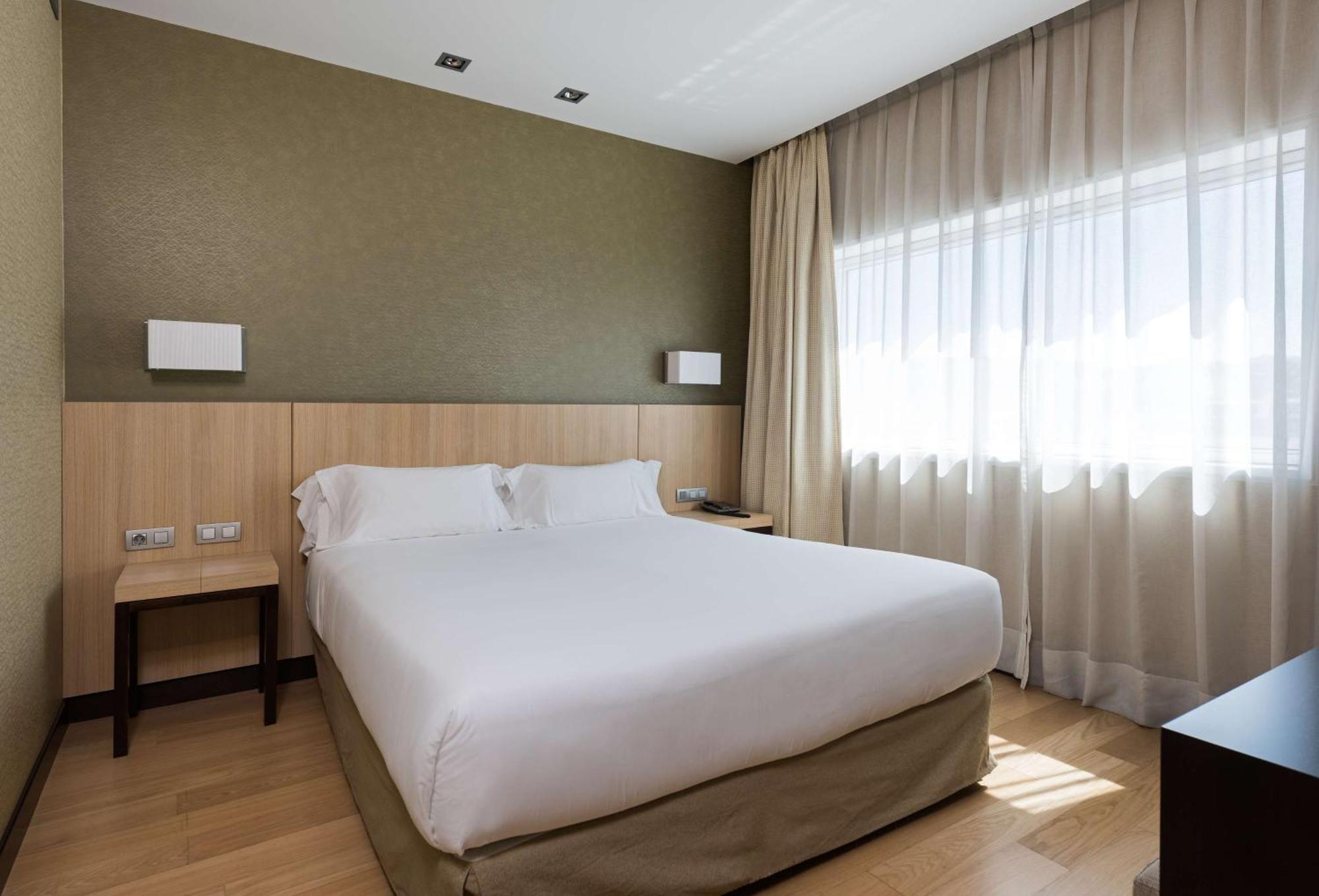 Nh Madrid Ribera Del Manzanares Hotel Екстериор снимка