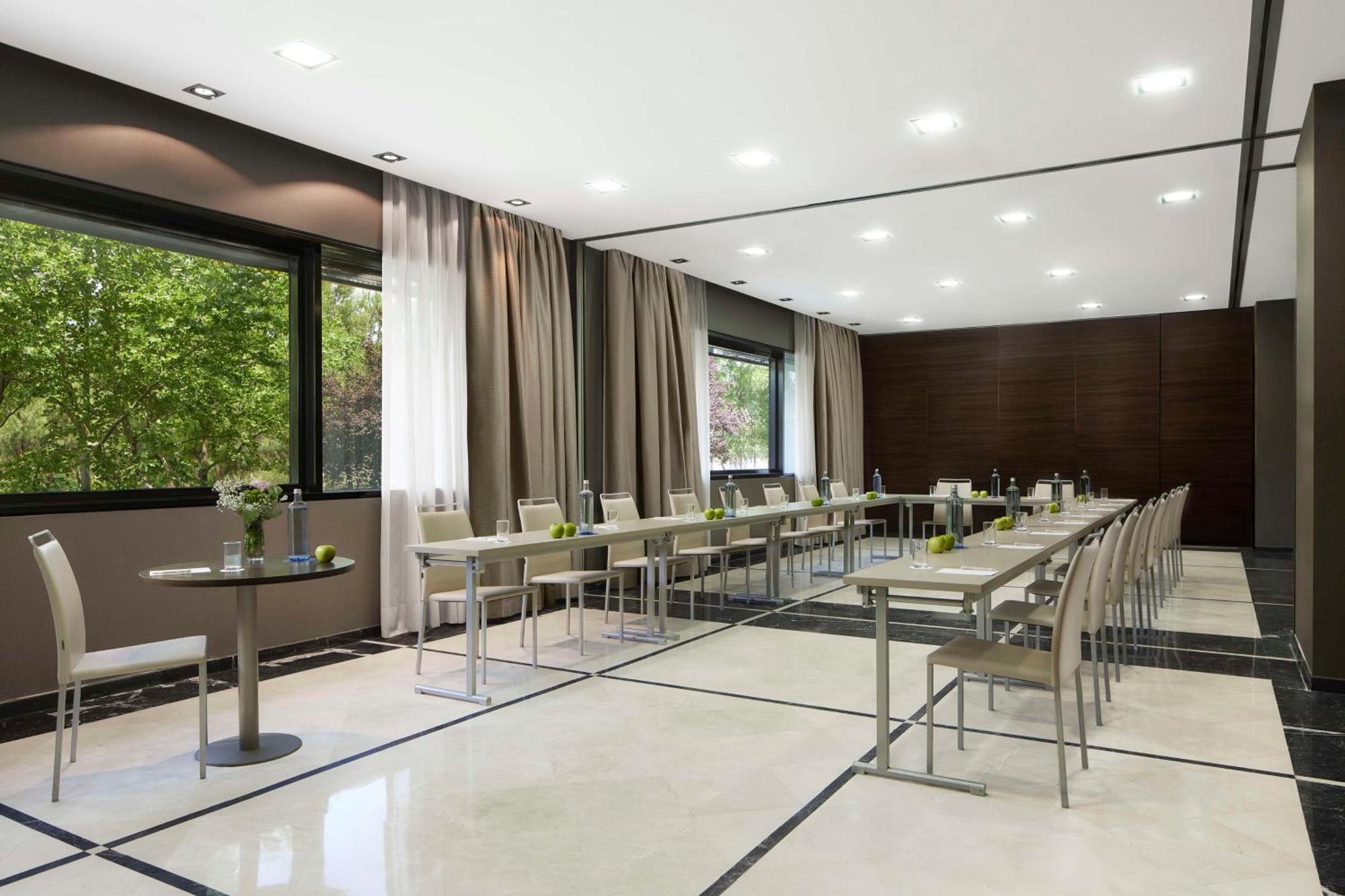 Nh Madrid Ribera Del Manzanares Hotel Екстериор снимка
