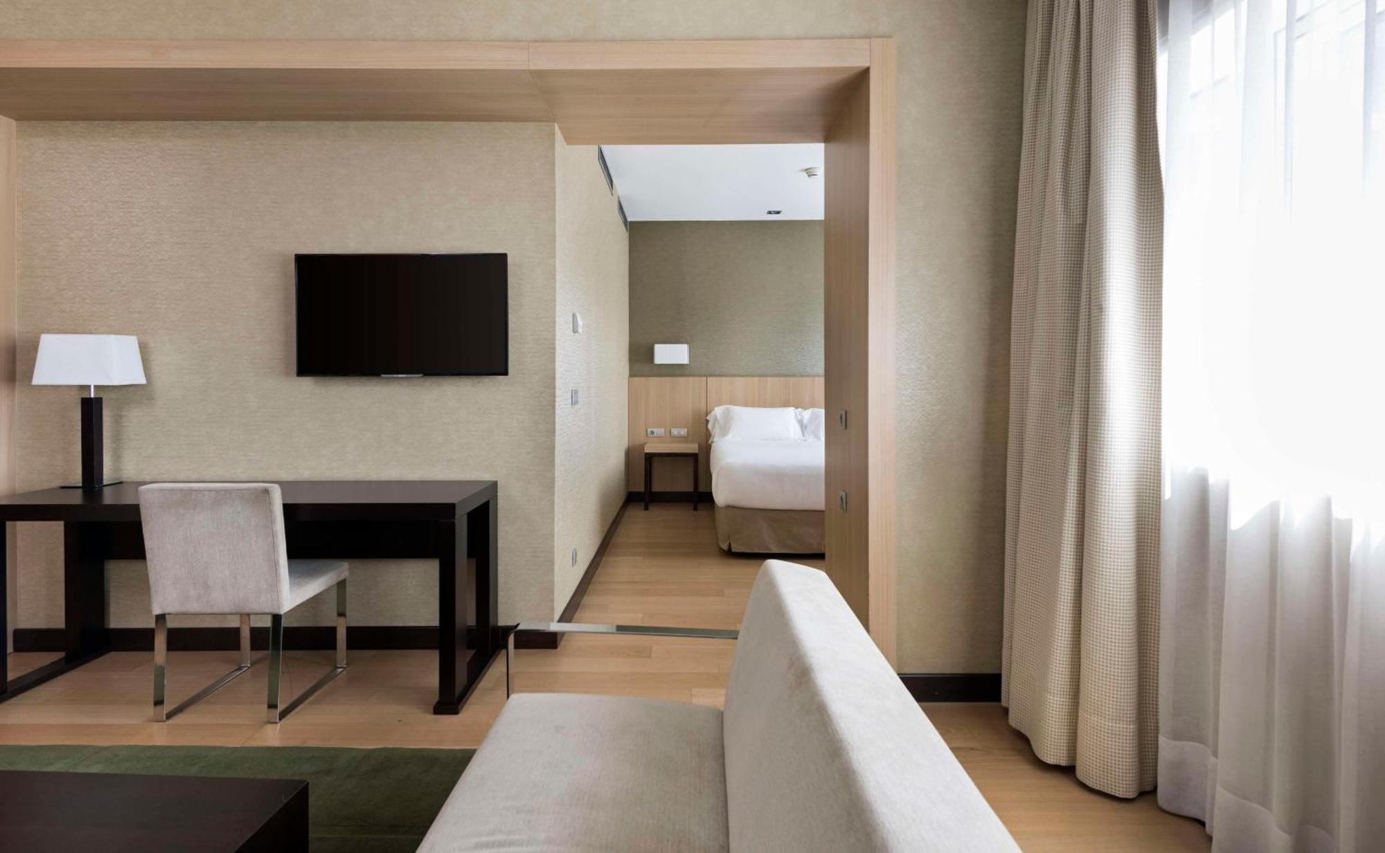 Nh Madrid Ribera Del Manzanares Hotel Екстериор снимка