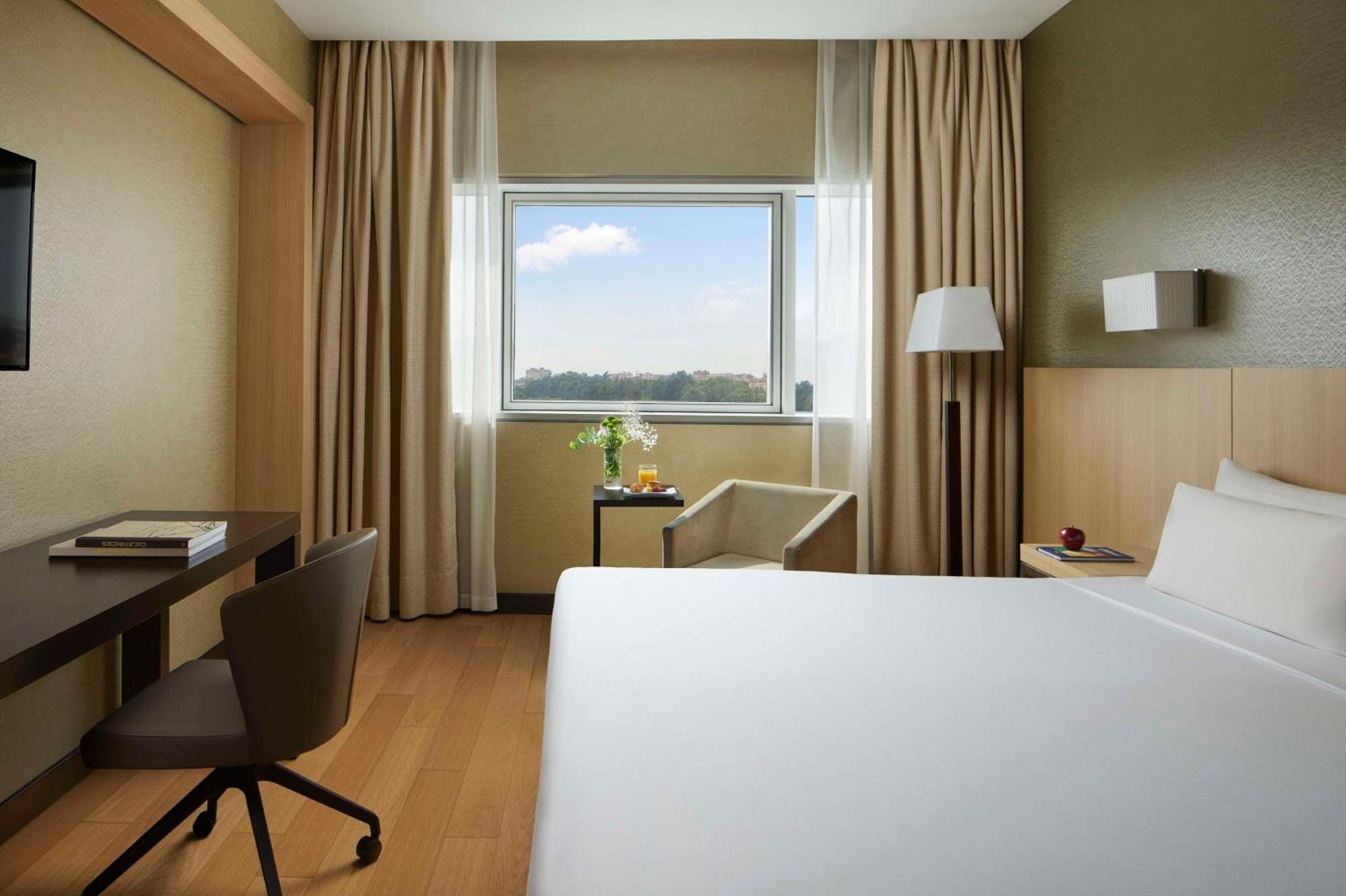 Nh Madrid Ribera Del Manzanares Hotel Екстериор снимка