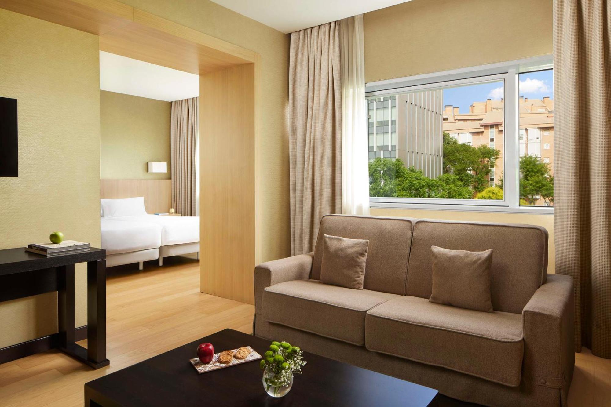 Nh Madrid Ribera Del Manzanares Hotel Екстериор снимка